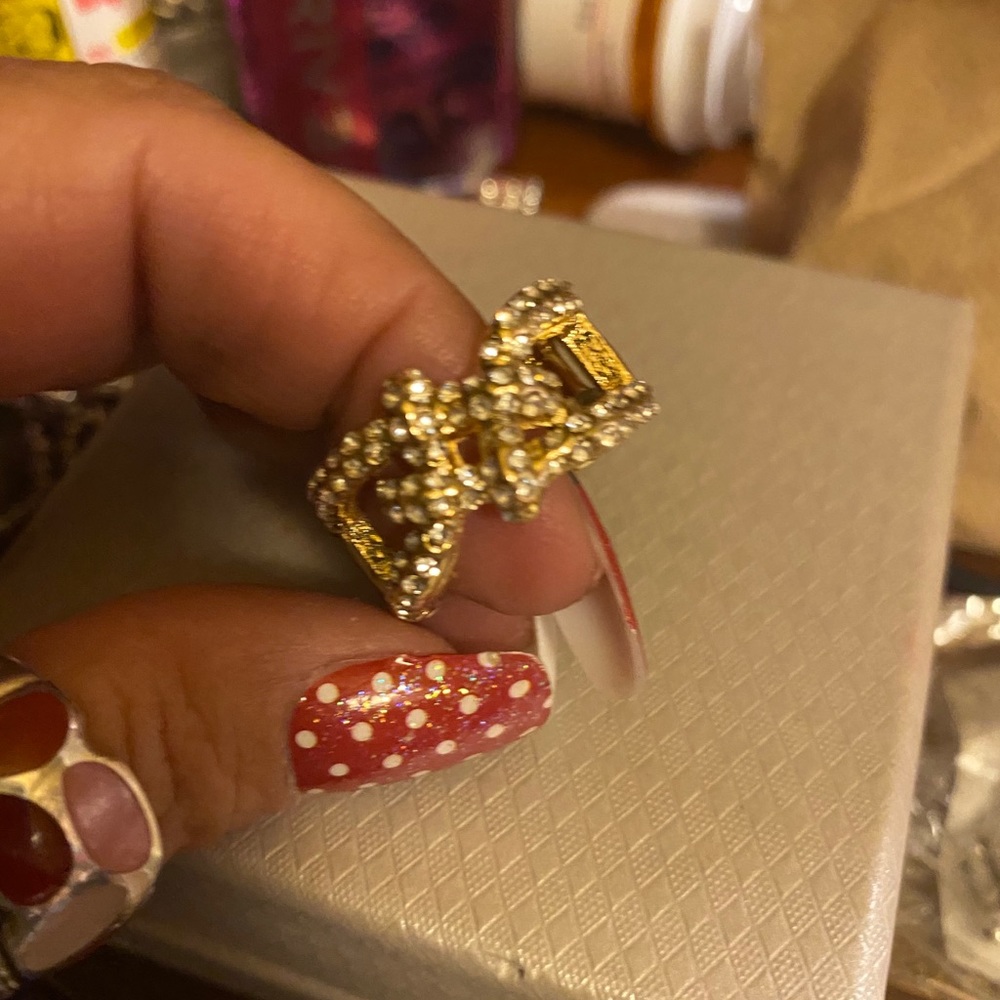 Beautiful gold paparazzi ring